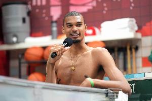 ??適應(yīng)不了CBA強(qiáng)度？文班首節(jié)驚現(xiàn)5個(gè)失誤+3個(gè)犯規(guī)！