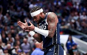 進(jìn)攻效率不高！哈迪13中4&三分8中3拿到12分 出現(xiàn)4次失誤