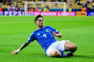 斯基拉：那不勒斯將與22歲前鋒安布羅西諾續(xù)約至2030年