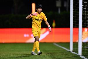 前中超門將轉(zhuǎn)型拍短??！王年將成：踢中乙月薪3000；偶像是王大雷