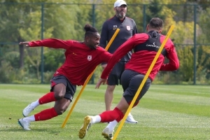 長(zhǎng)春亞泰全體將士結(jié)束為期9天國(guó)慶長(zhǎng)假，全力備戰(zhàn)最后4輪保級(jí)決戰(zhàn)