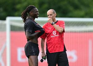 得努力了！米體：阿萊格里在更衣室公開批評萊奧，要他端正態(tài)度