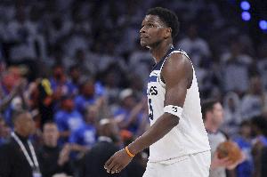 愛(ài)德華茲僅出戰(zhàn)上半場(chǎng) 15投6中&三分5中1得到17分1板2助