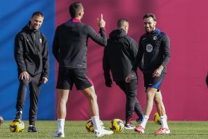 世體：巴薩球員進(jìn)行了本周的最后一次訓(xùn)練，弗里克再次缺席訓(xùn)練