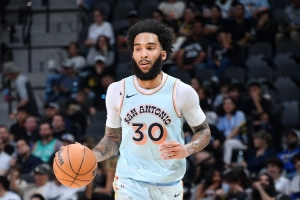 三分很準但犯規(guī)也很多！尚帕尼半場三分4中4拿12分 有4次犯規(guī)