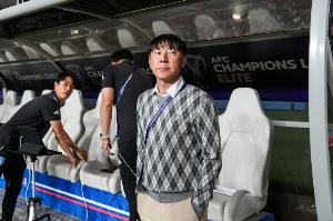 上任僅65天！韓媒：蔚山HD主帥申臺龍下課，帶隊2勝4平4負