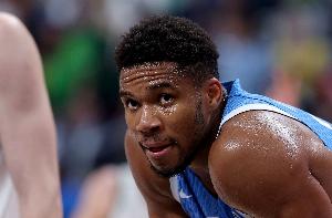 巴克利：雄鹿盡力了 討厭聽(tīng)到字母哥奪不了冠就離開(kāi)的這種話