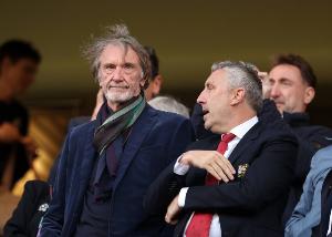 記者：曼聯(lián)發(fā)出第一份球迷調(diào)查問卷，詢問球迷對(duì)新球場的意見