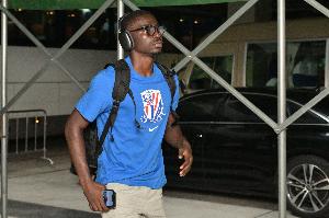 記者：返回非洲的申花外援阿蘇埃，遭遇比賽突然取消的怪事