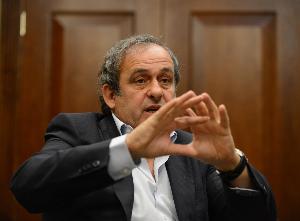 普拉蒂尼：伊爾迪茲是10號(hào)位，不明白為何莫塔和圖多爾讓他踢邊路