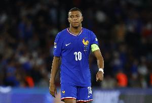 馬卡報：對陣阿塞拜疆幾乎踢滿全場，姆巴佩腳踝傷情變得更加嚴(yán)重