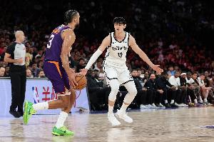 媒體人：真當票房吉祥物了？隊友幾乎不傳球&把曾凡博當透明人