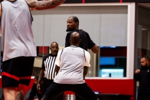 沒有捷徑！火箭曬訓(xùn)練照：杜蘭特單打 申京打磨低位技術(shù)