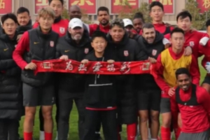 唱響助威歌的亞泰少年生日?qǐng)A夢(mèng) 亞泰將士為其慶生送祝福