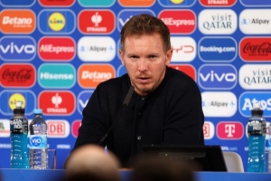 不搞科研！圖片報(bào)：德國下場陣容不變，納帥1年多來首次延續(xù)首發(fā)