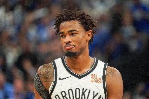 咋就是打不進(jìn)！克拉克斯頓半場(chǎng)7投僅1中拿到2分 另有6籃板