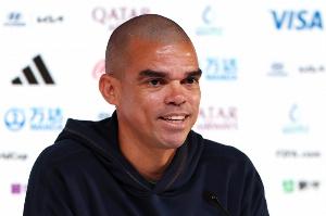 佩佩：在穆帥執(zhí)教皇馬期間，阿隆索經(jīng)常與其交流并提出自己見解