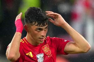 大師級(jí)表現(xiàn)！世體：佩德里已是西班牙絕對(duì)核心，球迷高呼讓他罰點(diǎn)