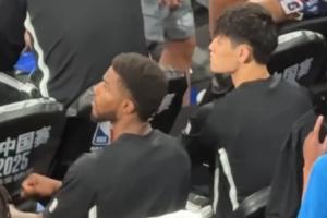 NBA中國(guó)賽次戰(zhàn) 到了末節(jié)小曾還是沒機(jī)會(huì)???觀眾大喊：換曾凡博