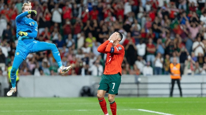 名場面！C羅失點后仰天長嘆雙手捂臉 凱萊赫撲點高高躍起揮拳慶祝