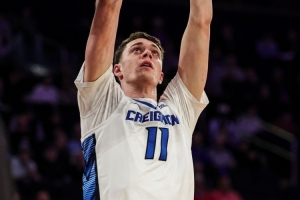 美記：卡爾克布倫納頂住了獨(dú)行俠的高大內(nèi)線群 應(yīng)該多給他時(shí)間