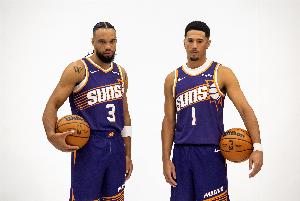 狄龍：和布克一起打球很容易 現(xiàn)在我不用防他&這對(duì)我而言更棒了