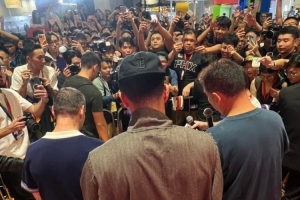 期待下次相遇！布克曬中國(guó)賽期間的近照：來(lái)自中國(guó)澳門的愛