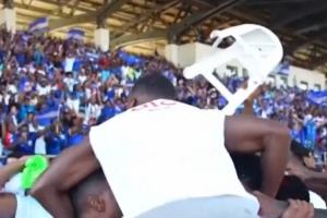 佛得角阿拉巴??佛得角慶祝首進世界杯，球員舉起白色塑料凳慶祝