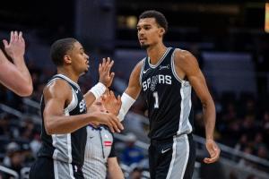 ??這是2米26的人？文班你不要太離譜 這一頓操作也太嫻熟了吧？