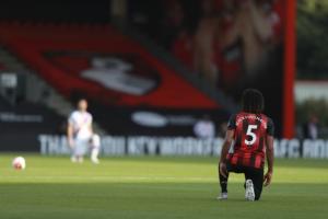 英超球員本周賽前將單膝下跪反對種族歧視，這是本賽季首次