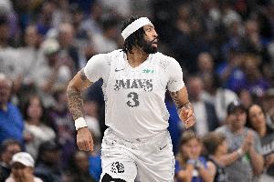 狀態(tài)一般！濃眉半場8中3&三分3中0拿到8分7板 出現(xiàn)2失誤