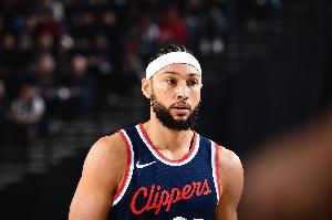 威少簽約國(guó)王！美媒發(fā)問(wèn)：現(xiàn)在誰(shuí)會(huì)簽下本-西蒙斯呢？??