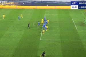 真沒越位啊！張呈棟暴怒原因：精妙任意球配合，邊裁第一時間舉旗