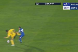 暴力動作！孫捷亮鞋底蹬踹于漢超染黃，主裁看VAR后改判紅牌！