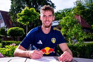 斯塔赫：納帥尚未明確告知他需要我踢6號位，但這個位置我也能踢