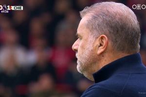 被群嘲！跟隊(duì)：諾丁漢森林、切爾西球迷看臺(tái)上共同嘲諷澳波將下課