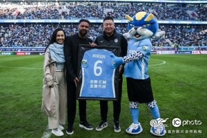 致敬功勛外援！大連英博為羅伯森辦退役儀式