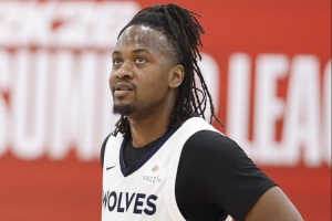 隊(duì)記：為給朱贊騰雙向合同名額 森林狼裁掉特里斯滕-牛頓