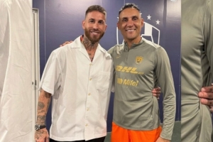 兩位皇馬名宿！拉莫斯曬納瓦斯合影：總是很高興見(jiàn)到你，兄弟