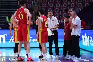 恩西納斯：余嘉豪來(lái)西對(duì)中國(guó)男籃也是好事 他們?cè)缤頃?huì)打歐洲強(qiáng)隊(duì)