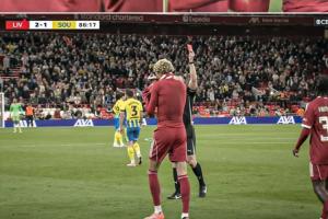 紅牌惹的禍？?；倏巳炯t后1停1首發(fā)2替補(bǔ)，3場0球0助利物浦全負(fù)