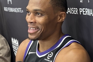 威少：球迷是我熱愛(ài)這項(xiàng)運(yùn)動(dòng)并繼續(xù)打球的原因之一 我很感激！