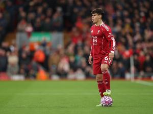 詹?。嚎茽柨似澋淖舐繁会槍α?，身前沒有隊友回防他經(jīng)常要1對2