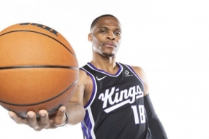 社媒回應(yīng)！威少曬定妝照迎接新賽季 詹姆斯點(diǎn)贊