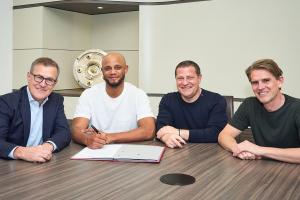 間隔8任主帥！孔帕尼是15年來(lái)首位續(xù)約的拜仁主帥，上次是范加爾