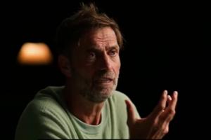 克洛普：有球員問(wèn)我為何待人不一，我回答因?yàn)樗跊](méi)窗戶房子長(zhǎng)大