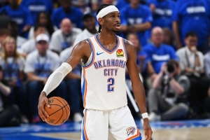 亞歷山大在揭幕戰(zhàn)加時(shí)取勝&35分5助攻多次搶斷 89年喬丹后首人