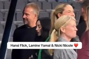 聊什么呢？弗里克歐冠賽后與亞馬爾及其女友交談