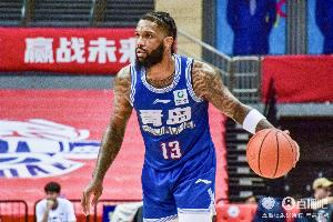 媒體人：鮑威爾今天到山東報(bào)到 他非常積極 也是主動(dòng)要求早到早練