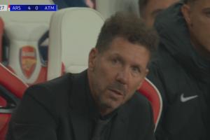 眼神要噴火！馬競0-4落后阿森納，場邊西蒙尼表情復(fù)雜